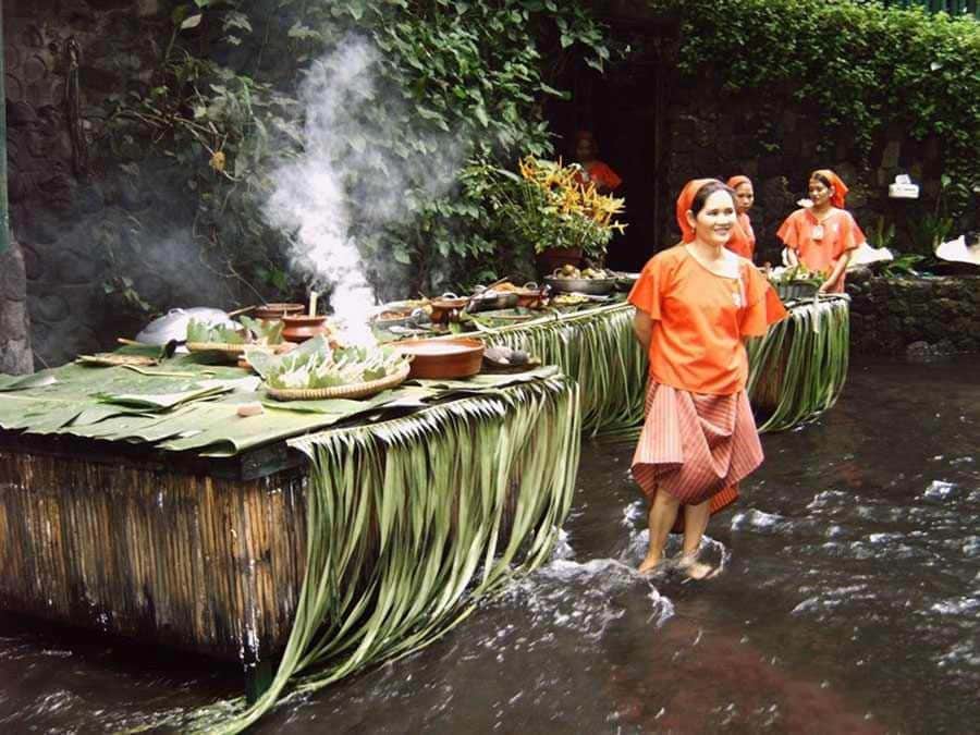 تصاویر رستورانی رویایی زیر آبشار در فیلیپین