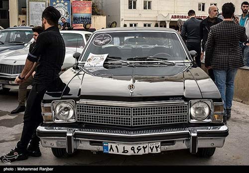 نمایش خودروهای کلاسیک در لاهیجان
