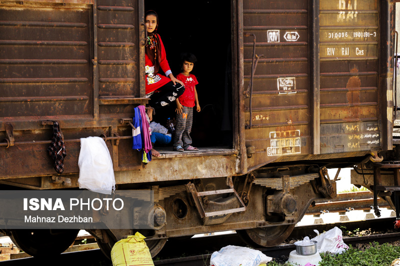تصاویر متاثر کننده از زندگی سخت در واگن های قطار