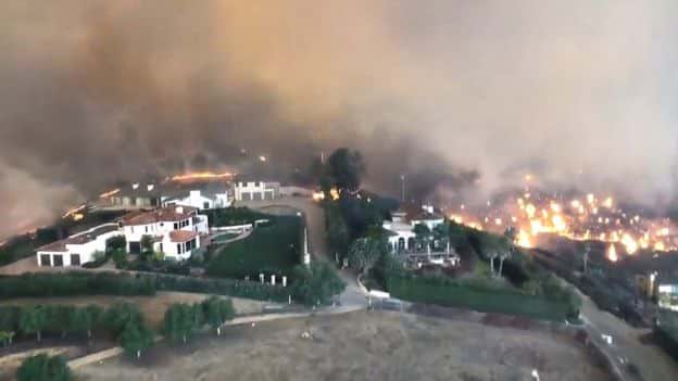 آتش‌سوزی کالیفرنیا ۲۵ کشته و ۲۵۰ هزار آواره برجای گذاشته است