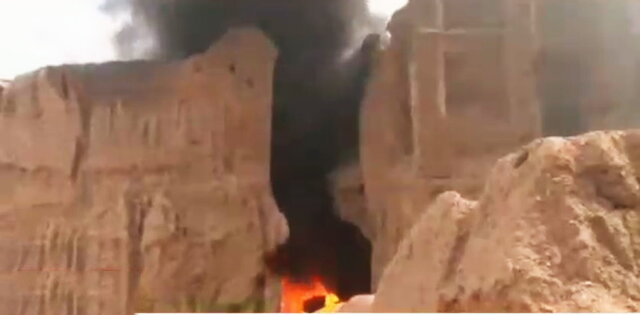 مانورِ آتش‌نشانی، قلعه تاریخی را به آتش کشید! + فیلم