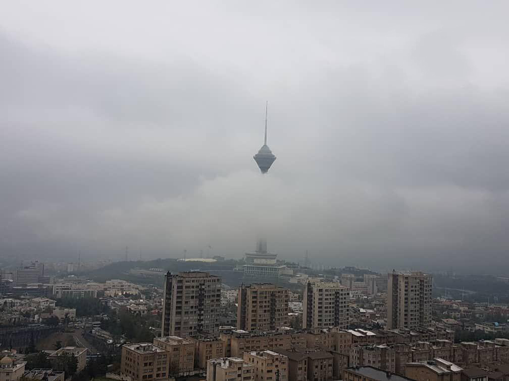 تصاویر زیبا از آسمان مه آلود تهران