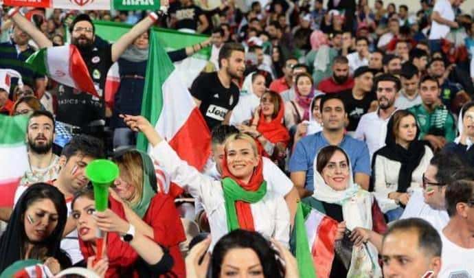 روحانی: حضور بانوان در استادیوم  به نحو مناسب و با همکاری وزارت کشور ادامه یابد