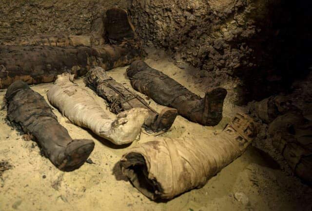 کشف ۵۰ مومیایی چندهزارساله در مصر+ تصاویر