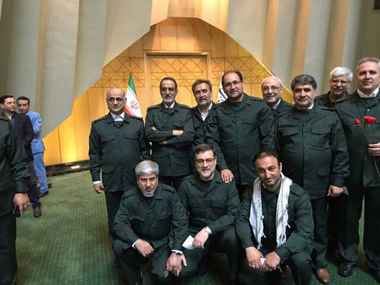نمایندگان مجلس، لباس سپاه بر تن کردند / عکس