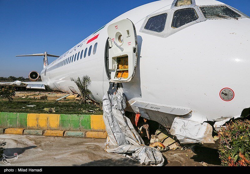 ببینید| تصاویر نزدیک از خسارات وارده به هواپیمایی که در ماهشهر از باند حارج شد