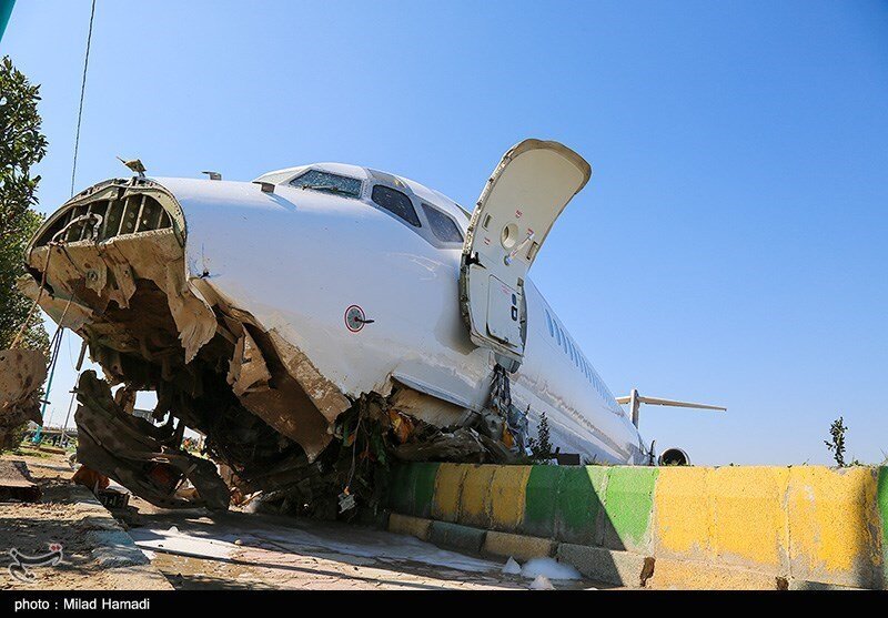 ببینید| تصاویر نزدیک از خسارات وارده به هواپیمایی که در ماهشهر از باند حارج شد