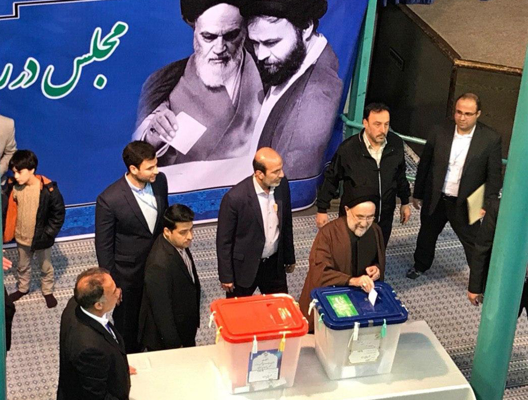 عکس / سید محمد خاتمی پای صندوق رای در حسینیه جماران