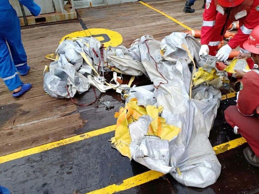 هواپیمای مسافربری اندونزی در دریا سقوط کرد